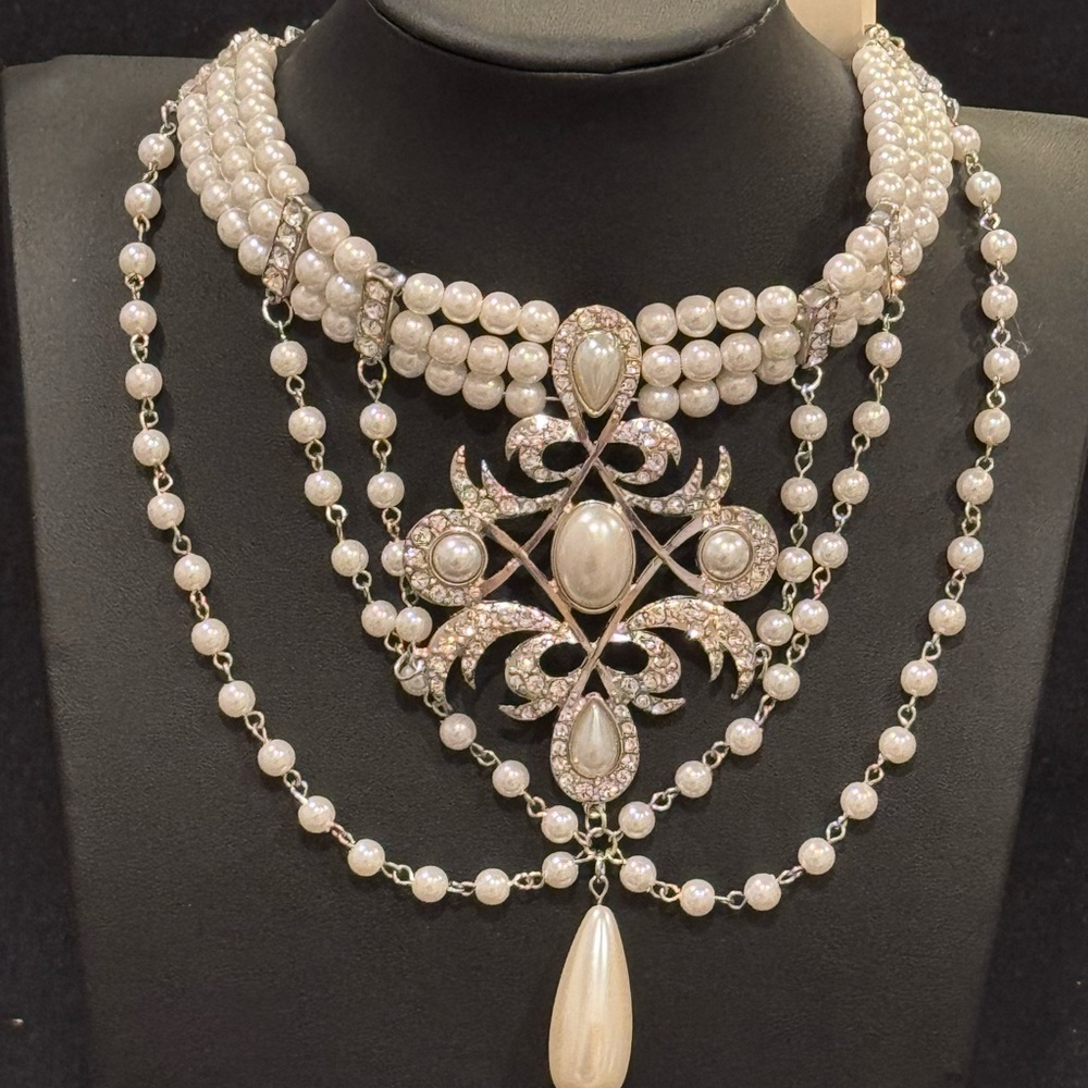Jennifer & Company Pearl Crystal Choker + Pearl Stud Earrings 14-17 In Boutique
